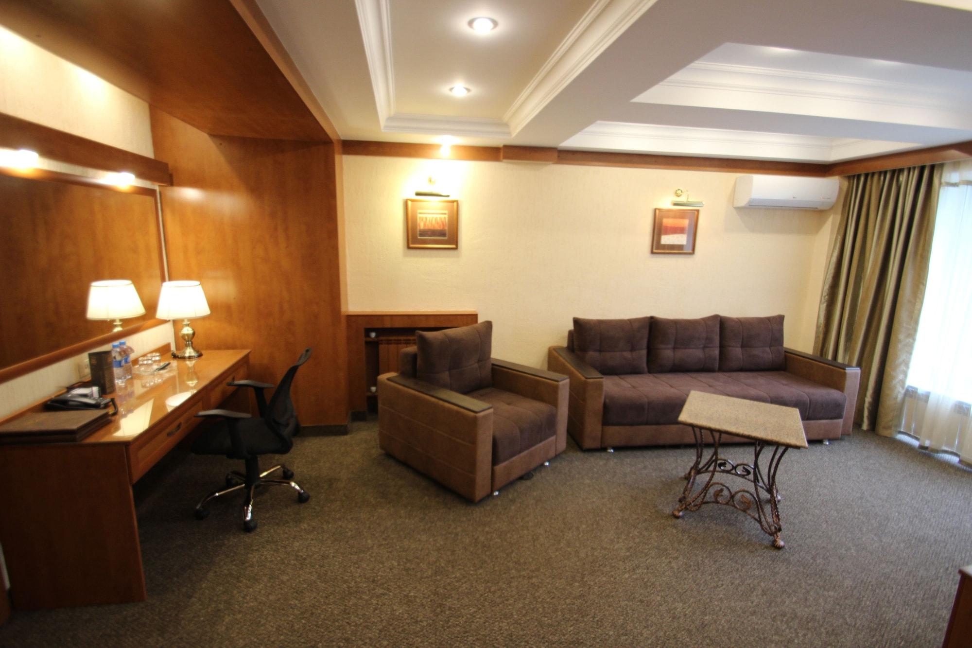 Hotel Uyut Almaty Exterior foto