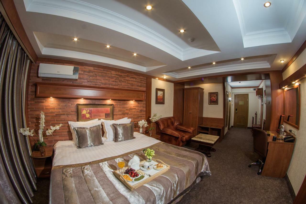 Hotel Uyut Almaty Exterior foto