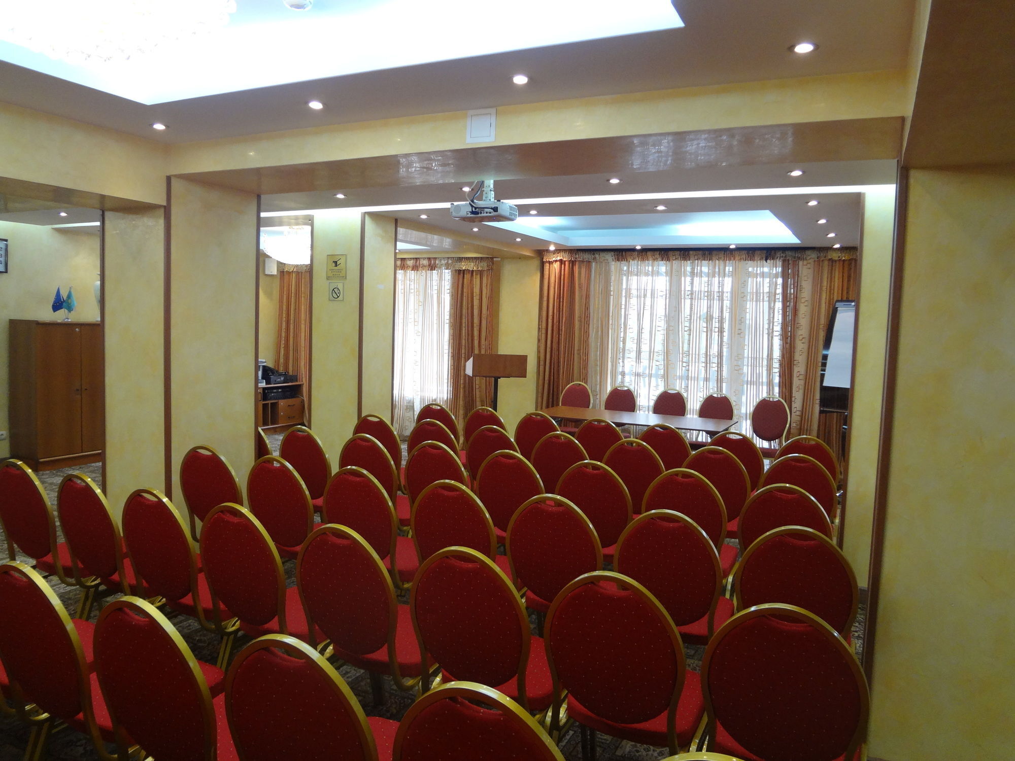 Hotel Uyut Almaty Exterior foto